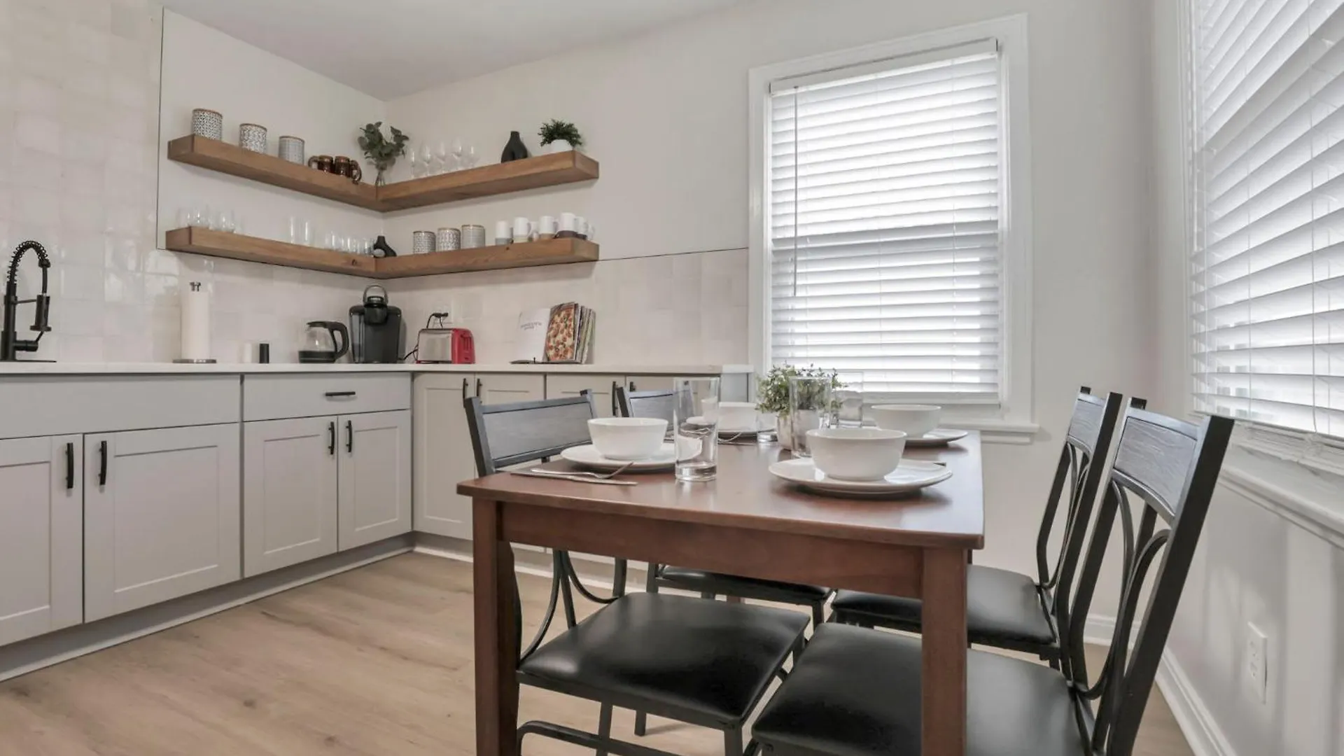 Housepitality - The Osu Hideaway - 4 Bedroom 5 Min From Osu Grandview Columbus Tatil Evi