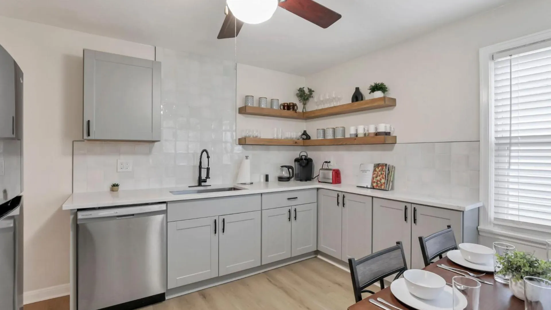 Semesterbostad Housepitality - The Osu Hideaway - 4 Bedroom 5 Min From Osu Grandview Columbus USA