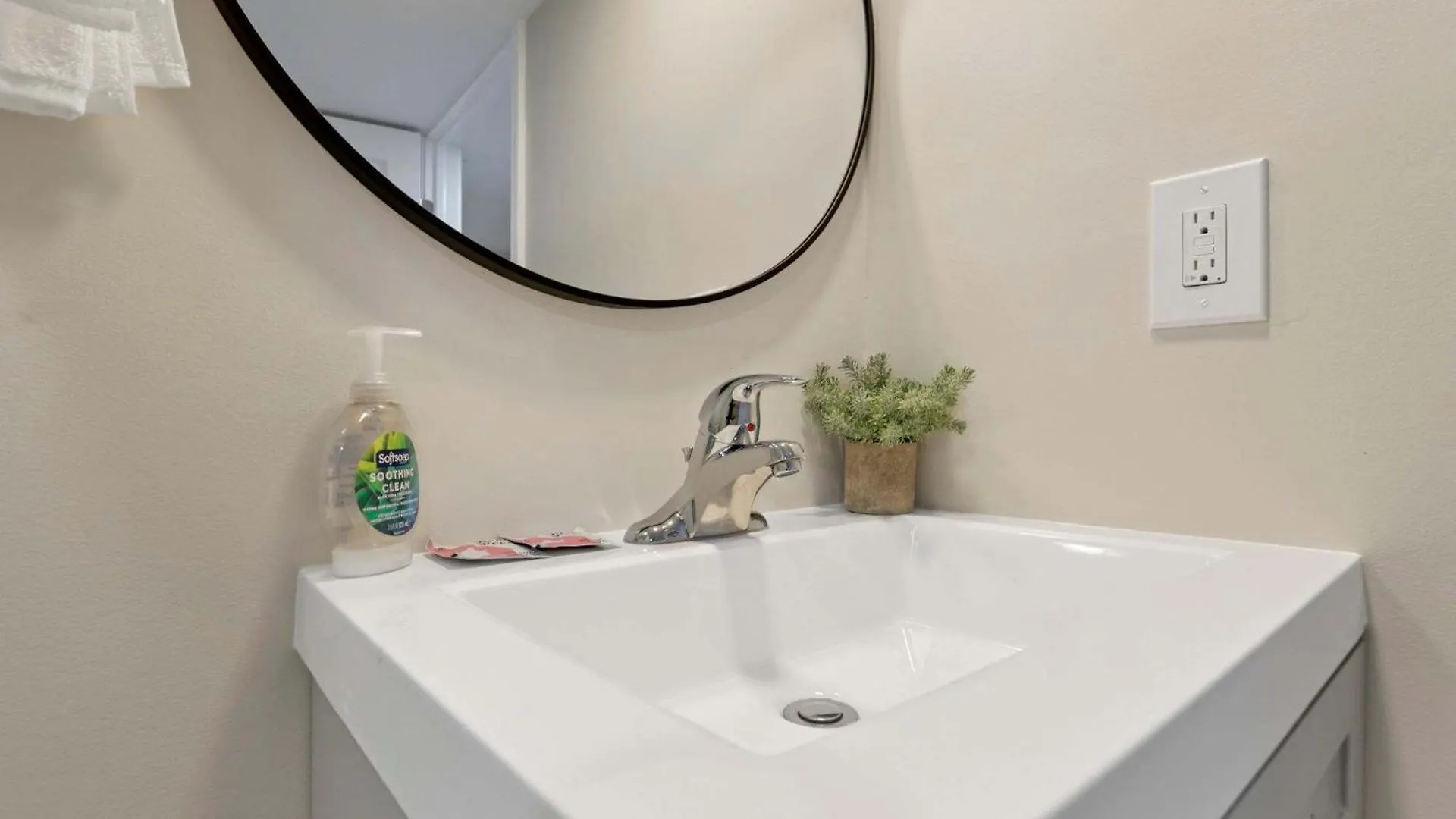 Semesterbostad Housepitality - The Osu Hideaway - 4 Bedroom 5 Min From Osu Grandview Columbus USA